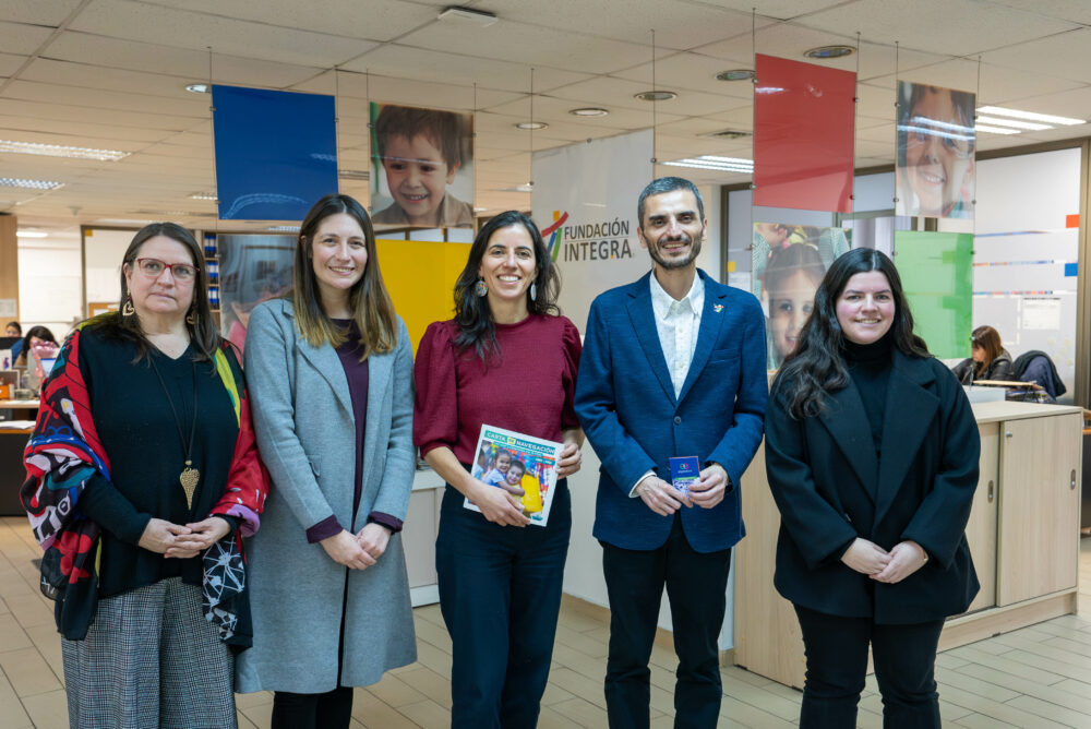 Equipo del programa Somos Profes – Somos Educadores de Elige Educar junto a autoridades de Fundación Integra.